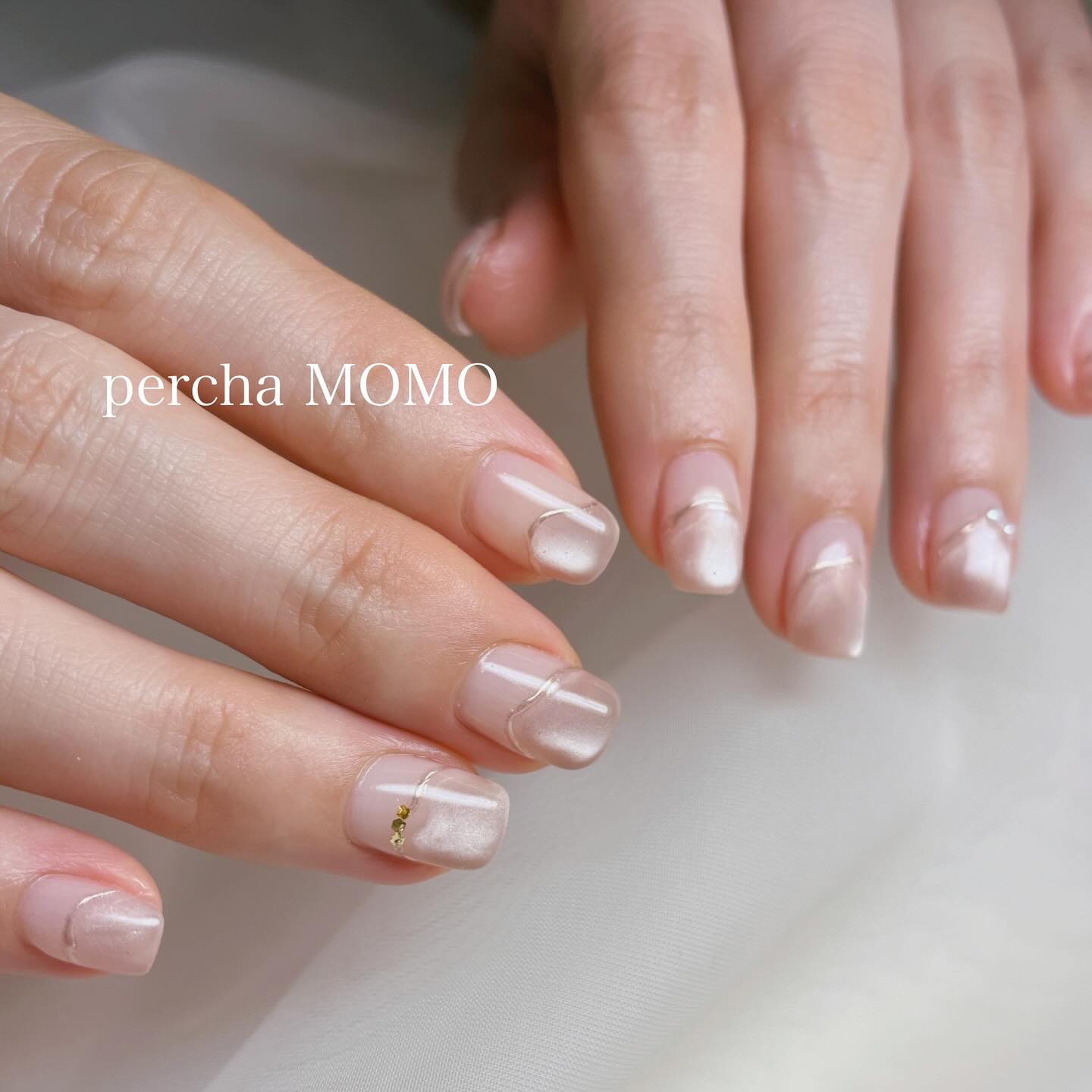 他のシンプル上品な#大人ネイル はこちらから
　▶︎( @nail.salon_percha_momo )

✴︎

マグネイルで変形フレンチ
涼しげに仕上がりました✴︎

✴︎

サロンのより詳しい...